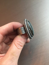 Load image into Gallery viewer, Labradorite queen ring