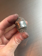 Load image into Gallery viewer, Labradorite queen ring