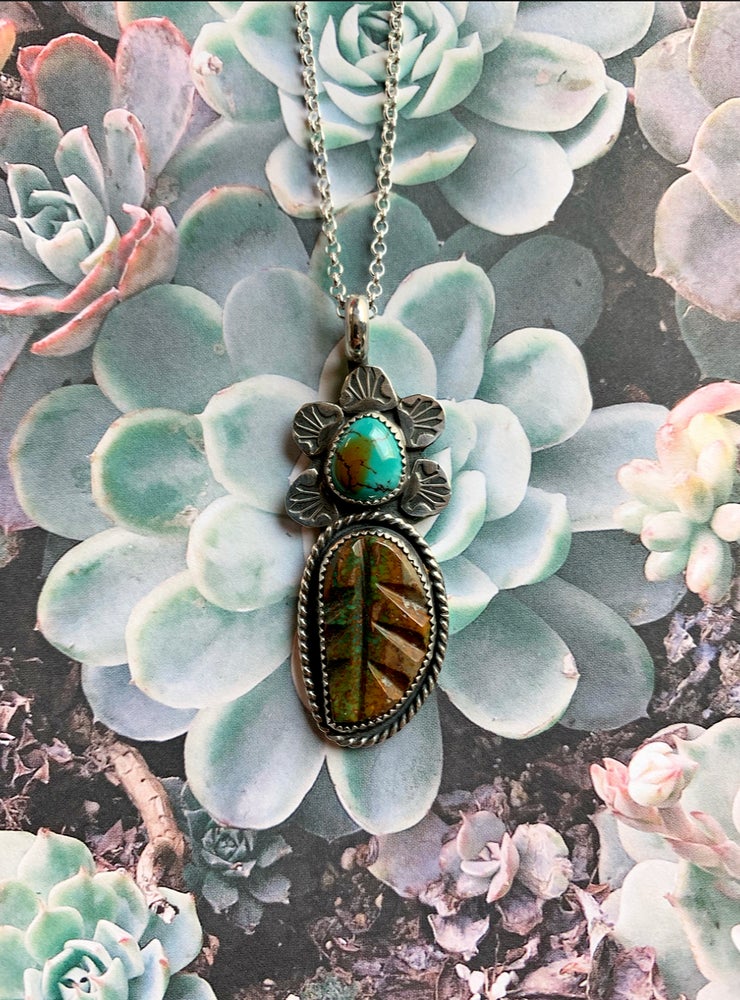 Turquoise flower and leaf pendant necklace II
