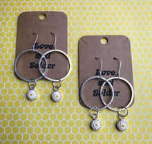 Load image into Gallery viewer, Vintage daisy drop hoop earrings
